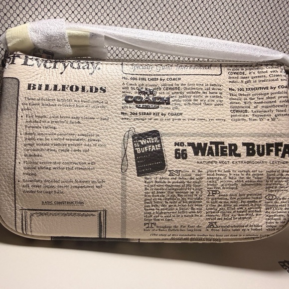 Coach Newspaper Print Shoulder Bag in Cream and Black NWT - Picture 4 of 14